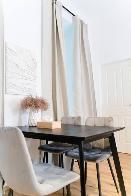 شقة Zentrale & Ruhige 2 Zimmer - 42M² فيينا المظهر الخارجي الصورة