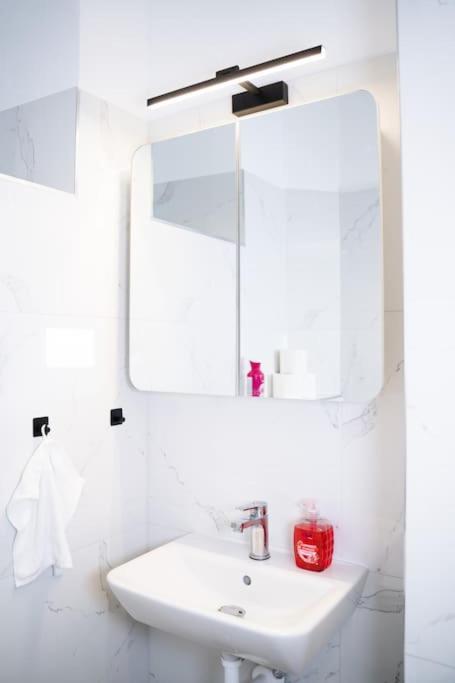 شقة Zentrale & Ruhige 2 Zimmer - 42M² فيينا المظهر الخارجي الصورة